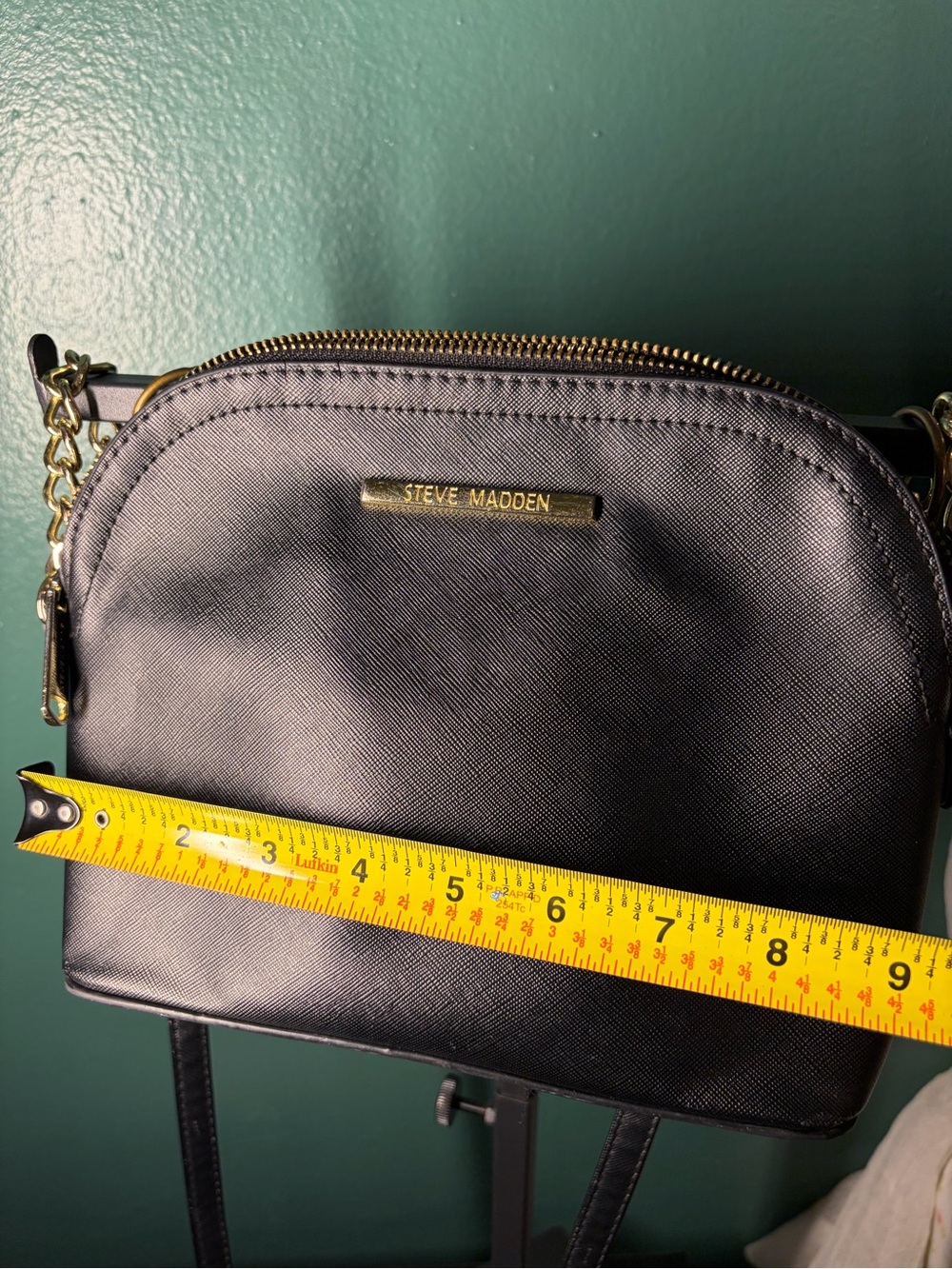 Steve Madden Black Saffiano Dome Crossbody Bag Gold Chain Strap - Picture 3 of 7